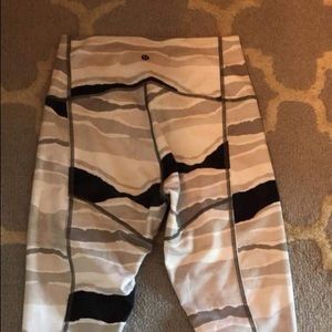 Lululemon size 6, true self crop